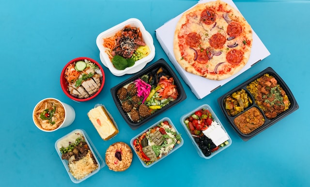 Restaurants and food services should embrace ecommerce web.